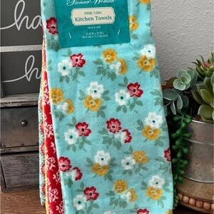 New Set 4 Pioneer Woman Floral Towels